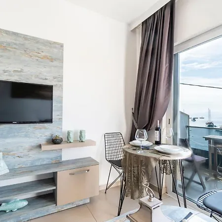 Daire Luminous Seafront With Fascinating Sea View In The Heart Of